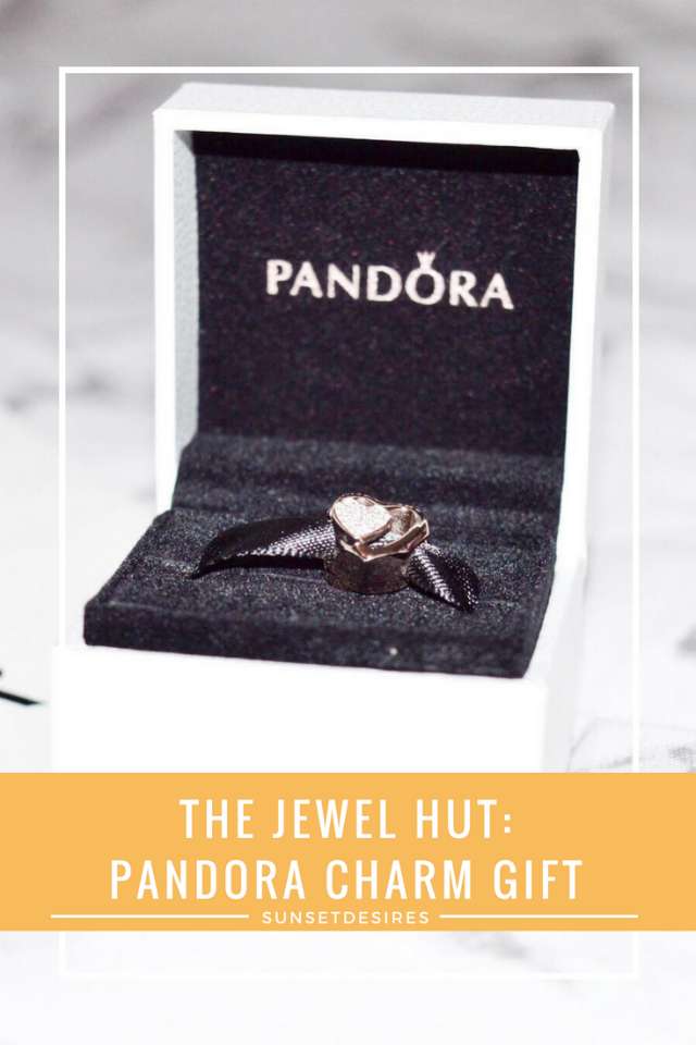 http://www.sunsetdesires.co.uk/2018/01/the-jewel-hut-pandora-charm-gift.html
